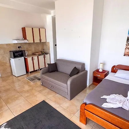 Qumi Apartments Tivat Exterior photo