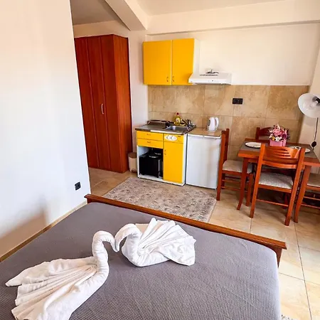 Qumi Apartments Tivat Exterior photo