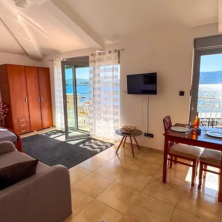 Qumi Apartments Tivat Exterior photo