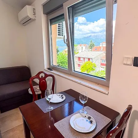 Qumi Apartments Tivat Exterior photo