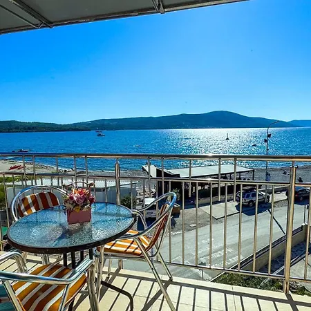 Qumi Apartments Tivat Exterior photo