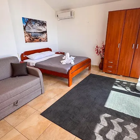 Qumi Apartments Tivat Exterior photo
