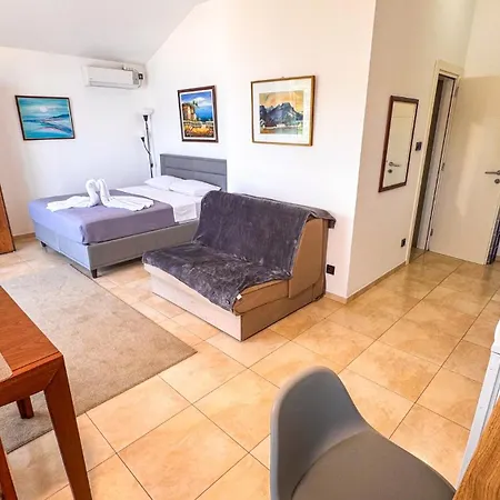 Qumi Apartments Tivat Exterior photo