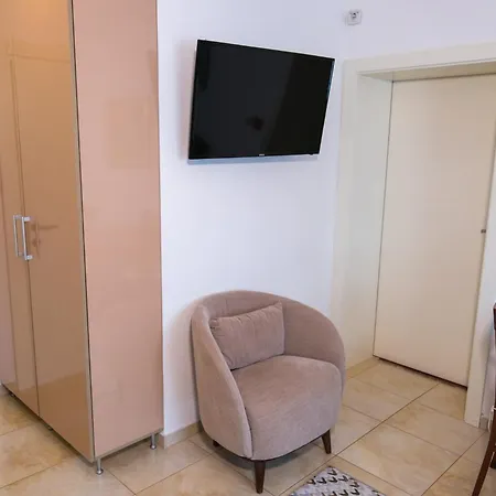 Qumi Apartments Tivat Exterior photo
