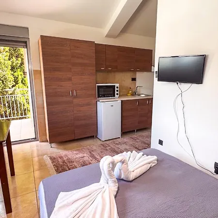 Qumi Apartments Tivat Exterior photo