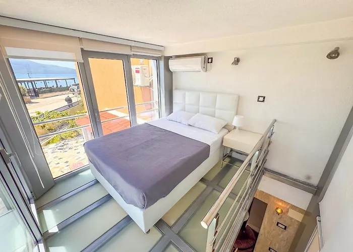 Qumi Apartments