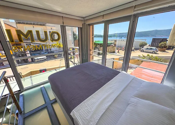 Qumi Apartments