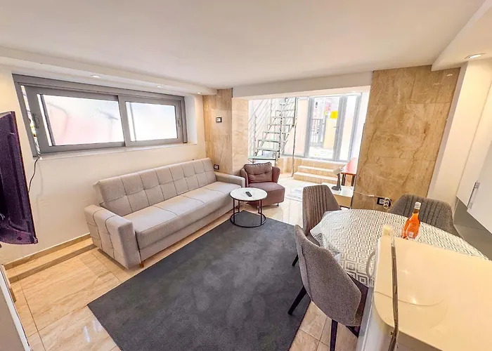 Qumi Apartments
